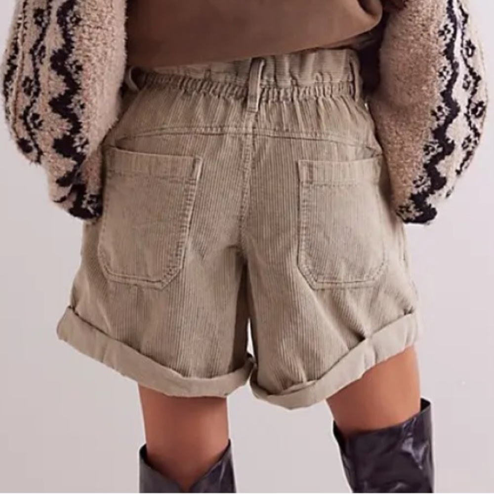 FREE PEOPLE CAMMIE SLOUCHY OVERSIZED CORD SHORTS S M - Picture 4 of 8